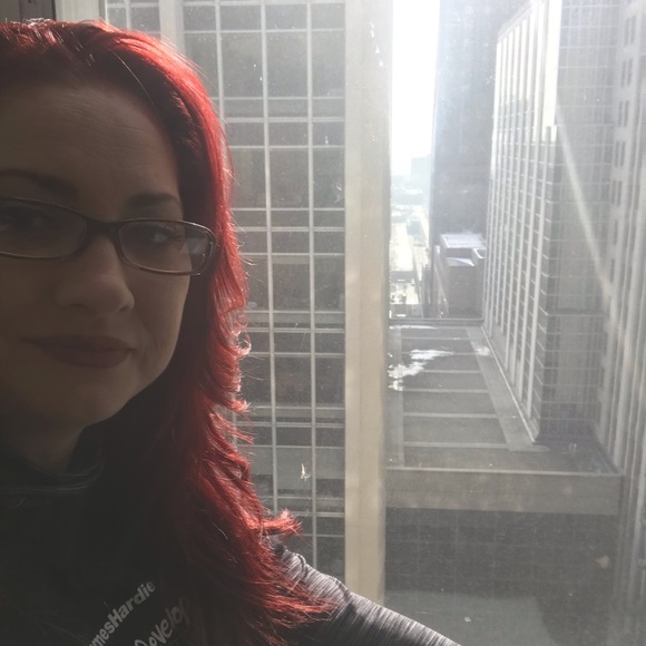 Meet your Posher, Liz - Picture 1 of 1